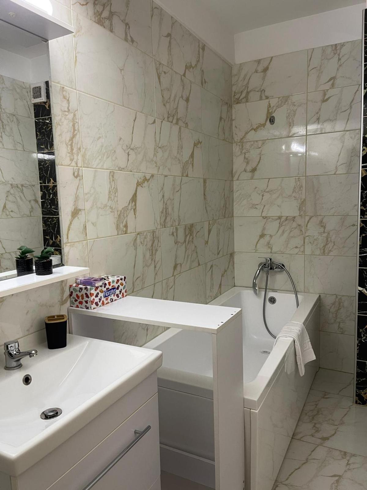Urban Nest- Apartament Cu 2 Camere, Aproape De Iulius Mall ยาช ภายนอก รูปภาพ